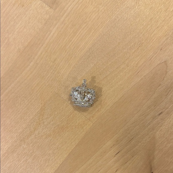 Elegant Silver Crown Pendant - Picture 1 of 1